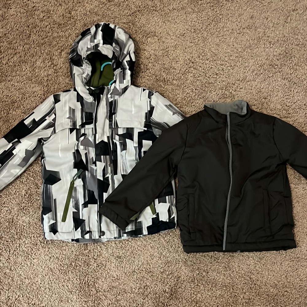 Amazing condition! Boys size 5T- Cat and Jack- 2 piece heavyweight puffer jacket